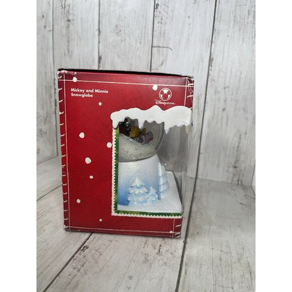 Mickey and Minnie Mouse Snowglobe - Holiday 2006 - Picture 3 of 6